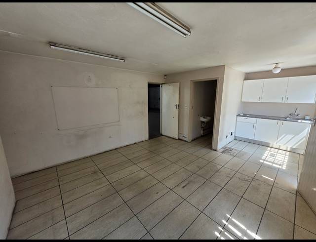 264M² FACTORY TO LET IN ANDERBOLT